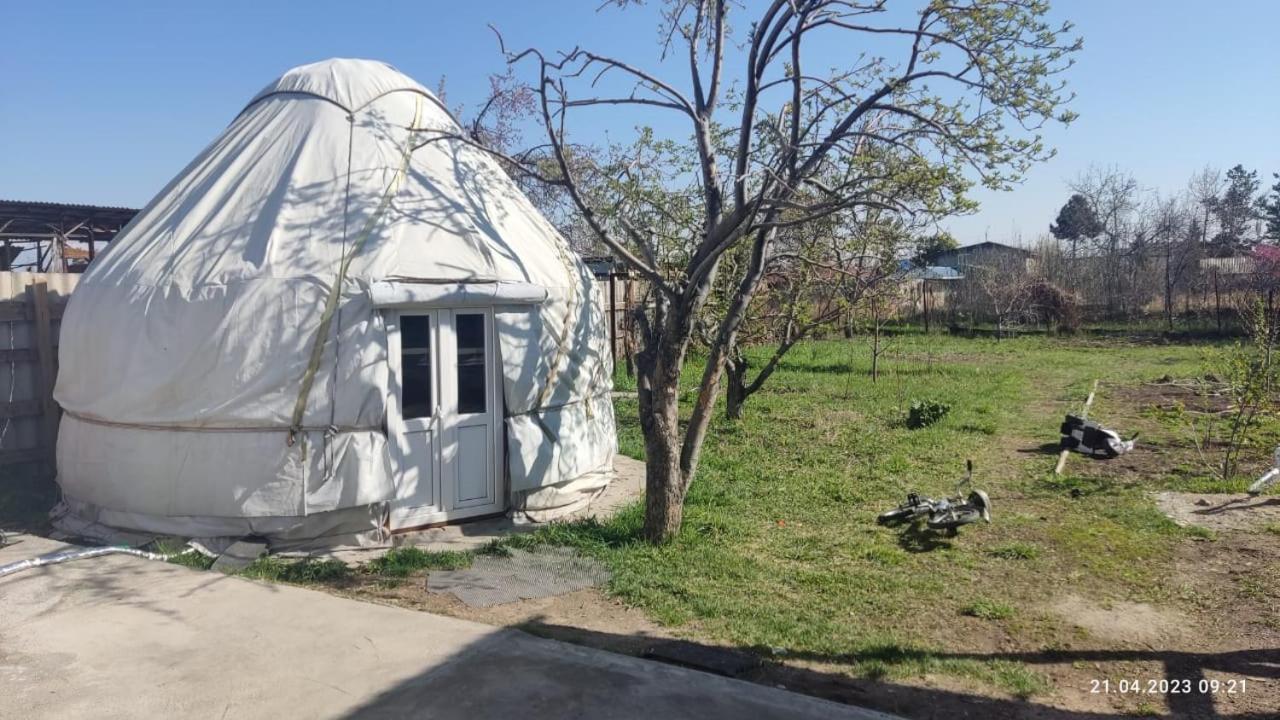 Yurt Stay In Downtown Karakol Exteriör bild